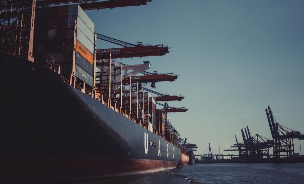 Marine hydraulic systems and piping for ships